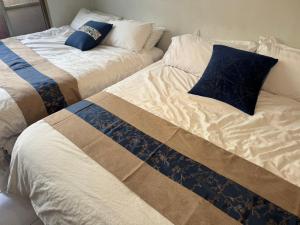 two beds sitting next to each other in a room at Lukang Hongyu Hostel in Lukang