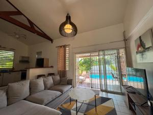 a living room with a couch and a table at Belle maison équipé avec piscine in Mamoudzou