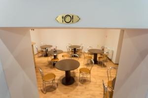 an overhead view of a room with tables and chairs at Green Hostel in Sfântu-Gheorghe