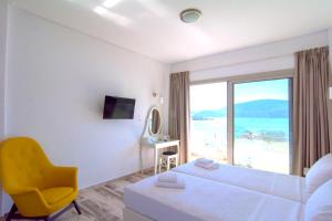 Ένα ή περισσότερα κρεβάτια σε δωμάτιο στο Belvedere Suites Korfos +23 φωτογραφίες