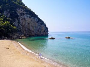 Afbeelding uit fotogalerij van La Grotta Verde - Adults Only in Agios Gordios