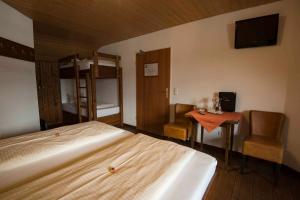 Postel nebo postele na pokoji v ubytování Hotel Karwendelblick