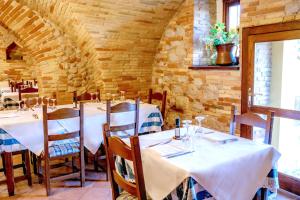 a restaurant with tables and chairs in a room at Il Casino di Remartello in Loreto Aprutino