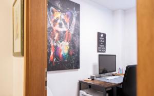 a painting of a dog on a wall next to a desk at Schnuckenstube Souterrain im Grünen in Schneverdingen +21 photos