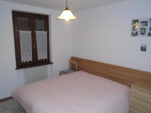 Ένα ή περισσότερα κρεβάτια σε δωμάτιο στο Pinzolocasa