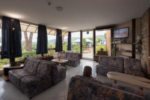 A seating area at Hotel Ristorante Il Gabbiano