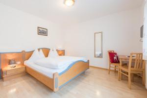 En eller flere senge i et værelse på Apartpension Oberhauser + 23 billeder