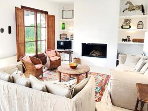 a living room with a couch and a table at Finca la Querida in Campos