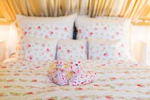 two shoes sitting on top of a bed at OLEANDER SUITEN großzügig wohnen mit besonderem Charme in Trausdorf