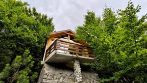 a tree house in the middle of some trees at Chalet Jezerca in Valbonë