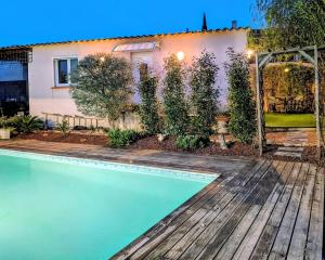 a house with a swimming pool in a yard at charmante maisonnette avec spa privatif in Zonza