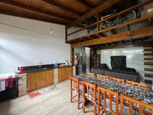 a room with a table with chairs and a bed at Residência Rosalaura in Balneário Gaivotas