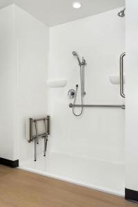 a bathroom with white walls and chrome faucets at StudioRes by Marriott Oak Ridge in Oak Ridge +16 photos