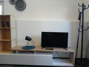 a desk with a monitor and a lamp on it at FeWo Eriswil by R&B in Eriswil
