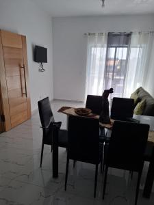 a dining room table with a cat sitting on top of it at Casa do Céu Azul in Tarrafal