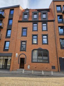 an apartment building on the corner of a street at JustInRent Next by Gallery Szpitalna 4D-2 in Legnica