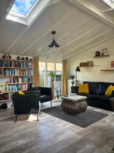 a living room with a couch and a coffee table at Chalet de kleine Eekhoorn in Lage Mierde
