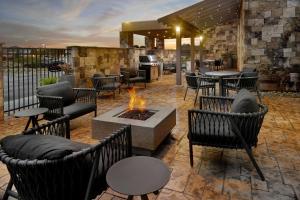 a restaurant with a fire pit and chairs and tables at SpringHill Suites by Marriott Locust Grove in Locust Grove