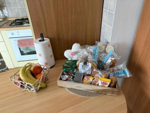 a table with a basket of food on a counter at Casa vacanza AIRPORT CALVO in Ronchi dei Legionari