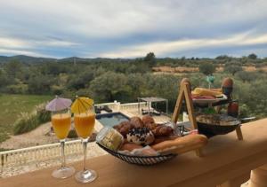a tray of food and two glasses of orange juice at Vila Girasoles in Cálig