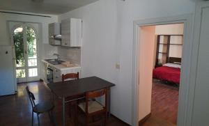 a kitchen and dining room with a table and a bed at L'edera in Tuscania