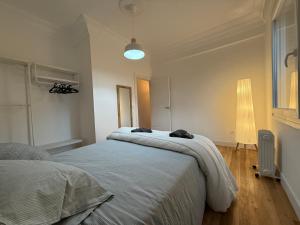 a bedroom with two beds and a light at Gran Bilbao LaGa Apartamentos in Basauri