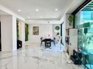 a dining room with a table and chairs in it at Pentafield City Residence in Amphoe Phra Khanong