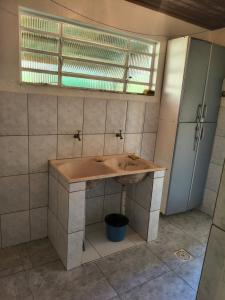 a bathroom with a sink and a refrigerator at Refúgio da Serra - com lareira - 900m do Capivari in Campos do Jordão +26 photos