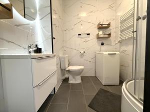 a bathroom with a toilet and a sink and a tub at w Centrum in Inowrocław
