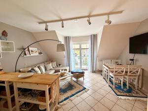 a living room with a couch and a table at Strandbrise App 17 in Neuhaus