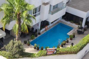 Bazén v ubytování New Farah Hotel nebo v jeho okolí