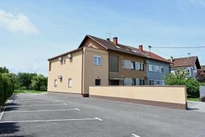 a parking lot in front of a building at Sobe i apartmani MILLA in Slavonski Brod