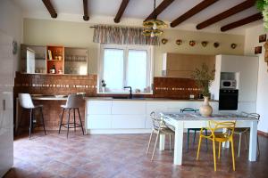 a kitchen with a white table and chairs in a room at Casa Luce in Caltabellotta