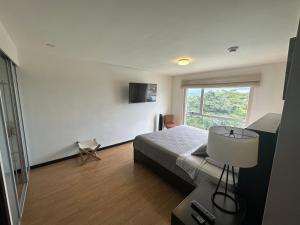 a bedroom with a bed and a large window at Charming Two Bedroom with balcony in San José