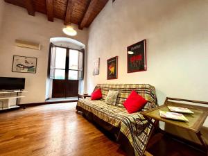 a living room with a couch with red pillows at Vintage Flat, Centro storico, Cagliari in Cagliari