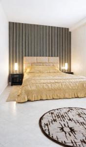 a bedroom with a large bed with two lamps at Cozy appartement à Mohammedia in Mohammedia
