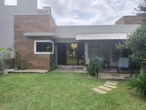 a house with a lawn in front of it at Suíte Máster Luxo - Lar-Doce-Mar in Barra Velha