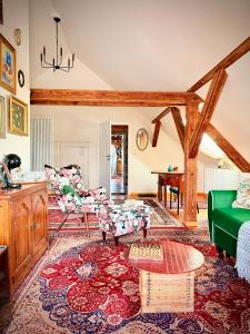 a living room with a green couch and a table at Siedlisko Dobrych Snów in Stare Juchy