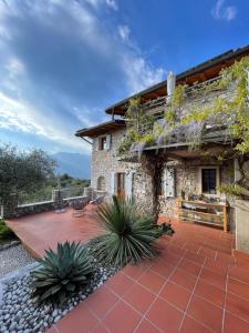 an exterior view of a house with a patio at Guesthouse Grand View in Malcesine