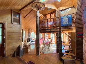 a room with a tree house with a wooden ceiling at Refugios de la Montaña in San José de Maipo