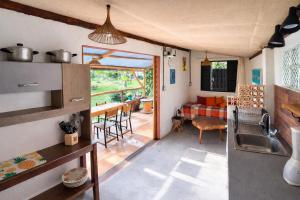 a kitchen and living room of a tiny house at Casa Cacau Boipeba in Ilha de Boipeba