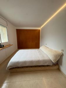 a bedroom with a large bed with a wooden headboard at Hilda's Queen Room private bathroom in Roses