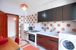 a kitchen with a refrigerator and a stove top oven at Argo apartment, fronte mare, kaucana beach in Villaggio Azzurro