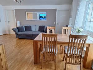 a living room with a table and chairs and a couch at modern und gemütlich in Linden +5 photos