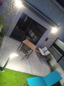 an overhead view of a patio with a table and chairs at Gite l'Amazonite in Laville-aux-Bois