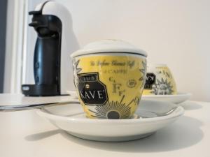 Příslušenství pro přípravu čaje a kávy v ubytování Ajde rooms & breakfast