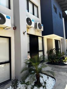 a building with speakers on the side of it at MOTEL LIBIDUS - Foz do Iguaçu in Foz do Iguaçu
