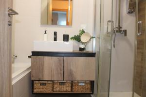 a bathroom with a sink and a shower at LA OKIYA DE TATI in Zamora +32 photos