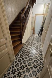 a staircase with a black and white tiled floor at Creil Sud, près de l'Oise in Creil
