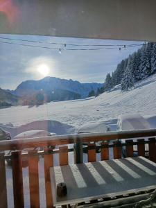 a view of a snow covered mountain from a ski lift at Studio en station de ski familiale, vue sur les montagnes in La Morte